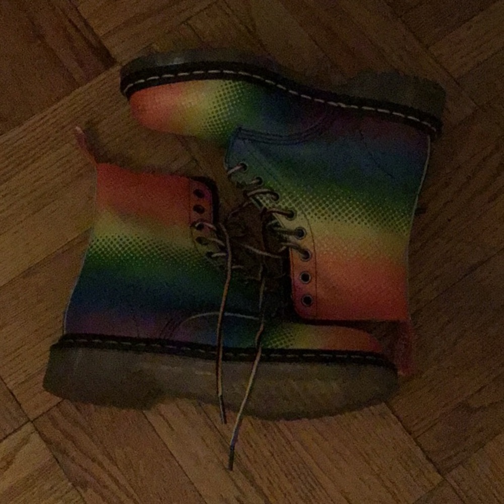 Shoes - Picture 2 of 4